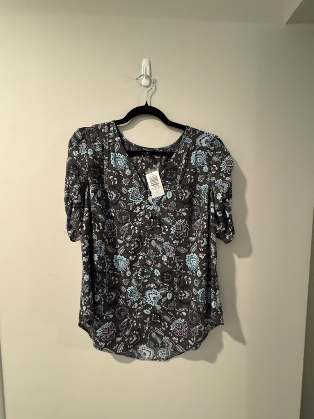 torrid Black Floral Scoop-Neck Short Sleeve Blouse with Light Blue Accents